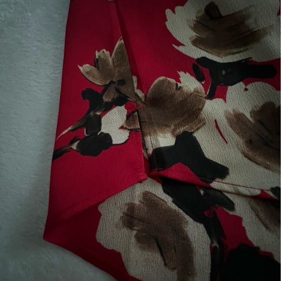 Chico's Burgundy Floral V Neck Blouse, Size 2/12 - Picture 12 of 16